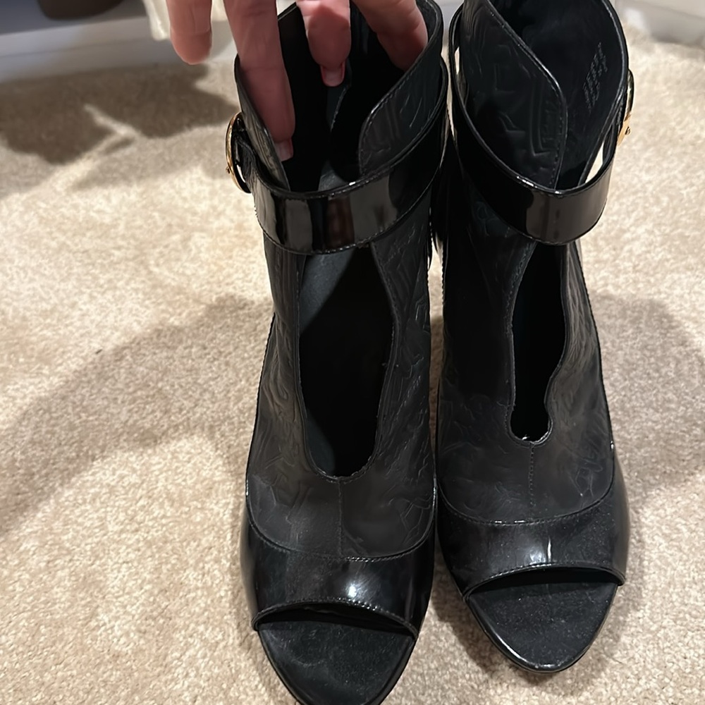 Black VELVET ANGELS booties size 39 GUC - Picture 3 of 10